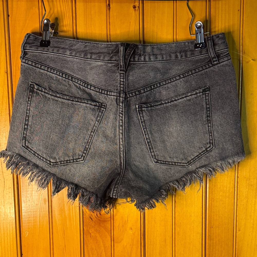 We The Free Charcoal Frayed Jean Shorts - Picture 5 of 5